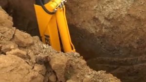 VENIERI VF 1.33B - демонстрация возможностей. Землеройные способности и работа с грузами.