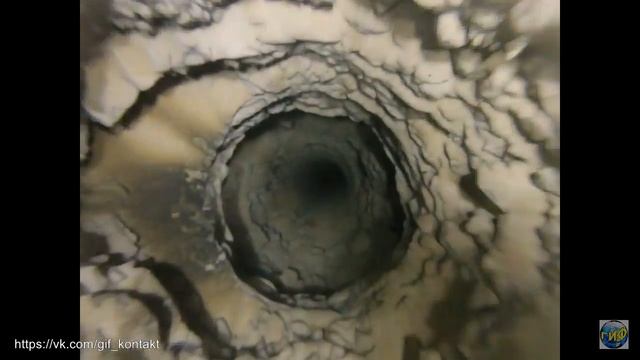 На дно скважины / спускаем камеру под воду / скважина от первого лица / вид скважины изнутри смотреть онлайн