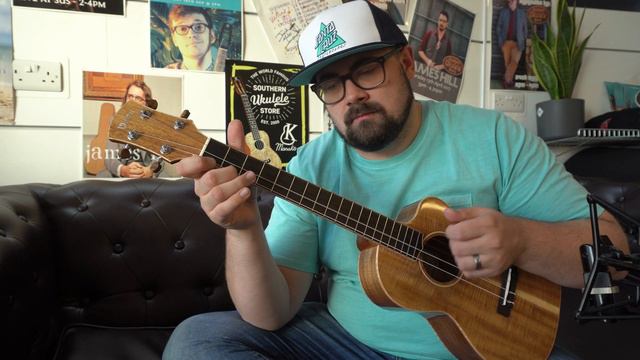 Uluru Hoa Hana Baritone Ukuleles - SPRUCE VS ACACIA смотреть онлайн