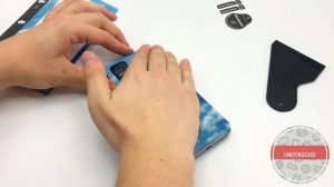 Поклейка гидрогелевой пленки на заднюю панель с картинкой
