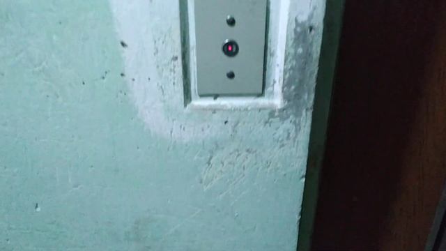 Глючный домофон! | Лифты КМЗ 1991 г.в. (ГП с новым купе) в доме серии П-44, V=1 м/с, г/п 320, 500 к смотреть онлайн