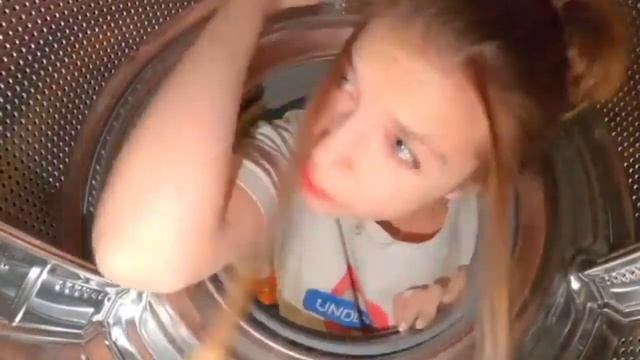 Братик, я застряла в стиральной машинки ? Но.....