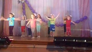 Маша танцует флеш моб на день матери в дк