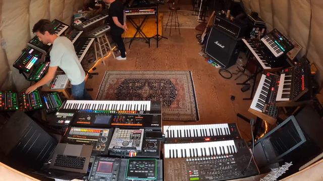 KEEP YOUR COOL | Roland VT-4 + Prophet-6, OB-6 & DX-7 смотреть онлайн