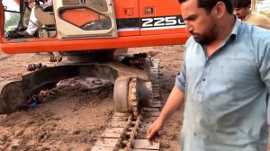 Ходовая часть  Как установить цепь экскаватора