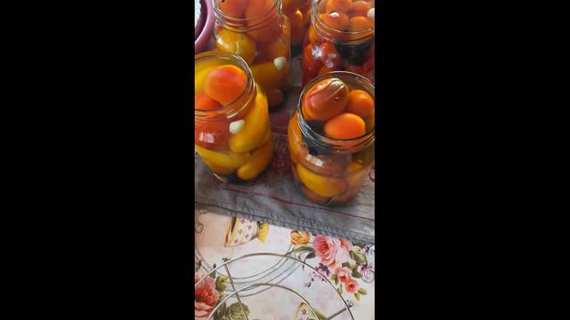 Очень вкусные маринованные помидоры с секретным ингредиентом.