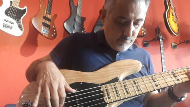 Fender American Elite Bass 5 string. Ash body, Maple Neck, Block Inlays, activo/pasivo смотреть онлайн