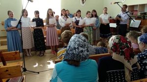 Прославим Бога одной семьёй-красивая христианская песня