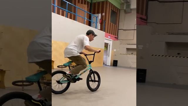 BMX тренировки. Секция трюкового велосипеда EXTREME KIDS.