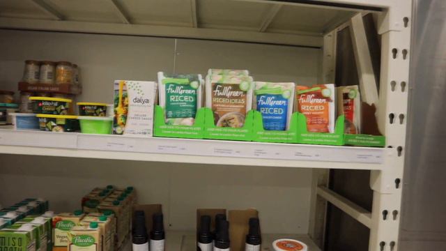 World's Largest Vegan Store is in Iceland - Tour the Store with Me смотреть онлайн