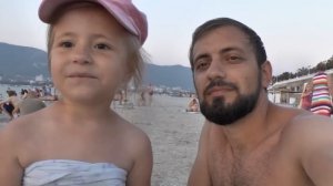 Влог с моря: Разговор Папы с дочкой .Купаемся, гуляем ГЕЛЕНДЖИК  Черное море 2015