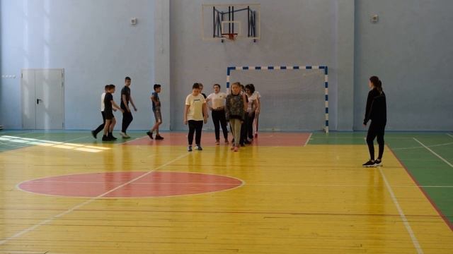 Фрагмент урока Формирование техники бега с высокого старта смотреть онлайн