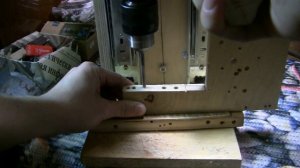 Самодельный сверлильный станок из хлама (фанера и мебельные направляющие) - тест и обзор