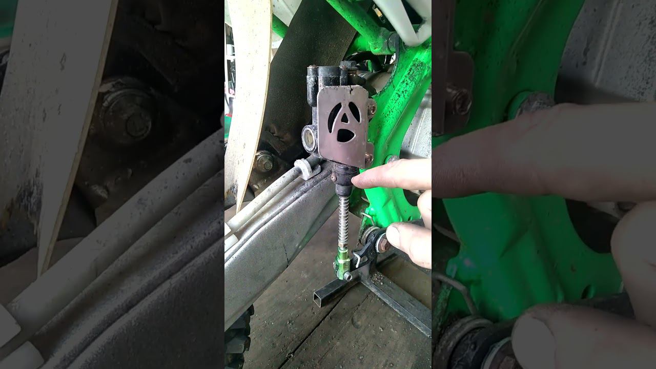 Клинит дисковый тормоз мотоцикла #shorts #клиниттормоз смотреть онлайн