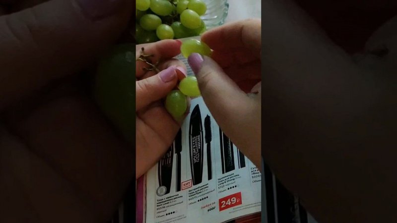 Итинг виноград  приятные звуки рта #асмр #итинг #мукбанг