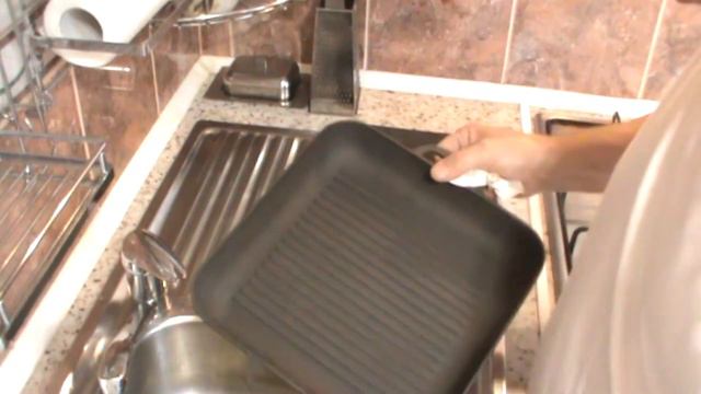 ОБЖИГ чугунной СКОВОРОДЫ - ГРИЛЬ на газовой плите ! Антипригарное ПОКРЫТИЕ ! Полный обзор !