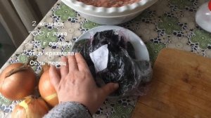 Котлеты в духовке . Добавляю свекольные листья .