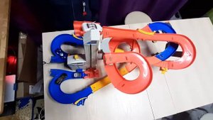 Гоночный трек Хот вилс с лифтом и машинками Очень Крутой Трек