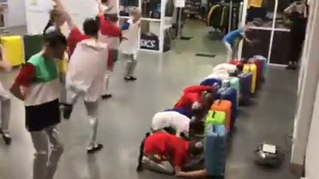 Deca Dance!Дом Чемоданов!МегаНомер - танец с чемоданами!С такими только летать на море и танцевать!