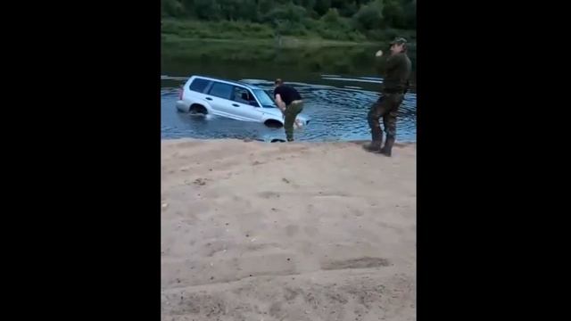 СУБАРУ ВЫЕХАЛА ИЗ ВОДЫ смотреть онлайн