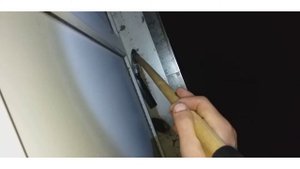 Как достать упавший предмет из пластика #бытовойлайфхак #Своимируками