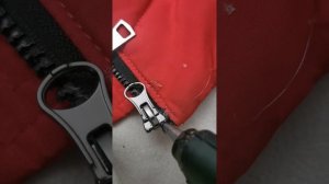 Ремонт застежки молнии нижняя часть с помощью собачки