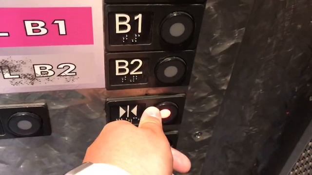 (NUDGE MODE) Mitsubishi Elevators at Curious George Garage at Universal Studios in Hollywood, CA смотреть онлайн