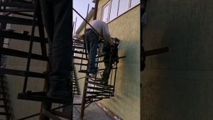 винтовая лестница от начала до конца загибаем перила