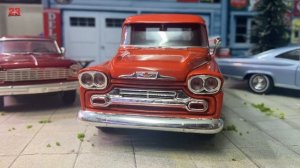 1958 Chevrolet Apache Fleetside Pickup - 1/24 Diecast by Motormax