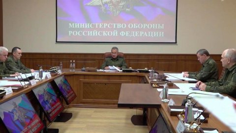 Сергей Шойгу провел совещание в Штабе объединенной группировки войск