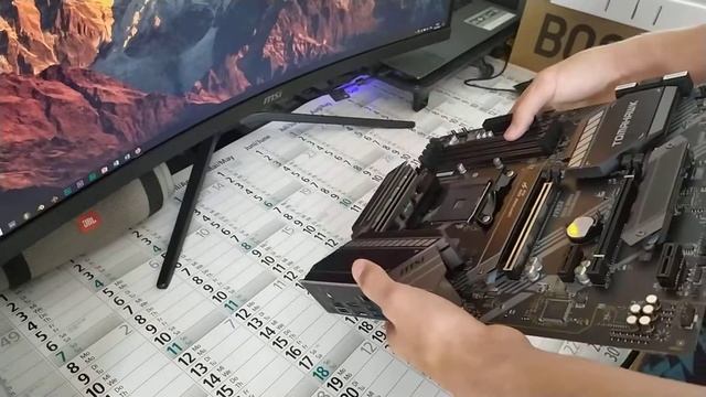 Обзор на материнскую плату от MSI-B550 Tomahawk смотреть онлайн