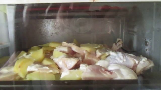 КАК ПРИГОТОВИТЬ БЫСТРО И ВКУСНО, КУРИЦА В ДУХОВКЕ С ЗАПЕЧЕННАЯ С КАРТОШКОЙ