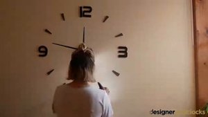 Установка настенных 3D часов.