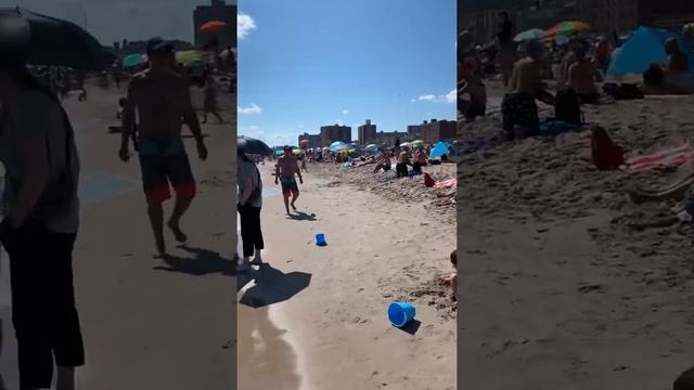 Брайтон Бич, Нью-Йорк. Лето в период пандемии / Brighton Beach, New York. Summer during a pandemic.