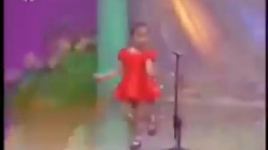 Корейская девочка поёт (просто класс)