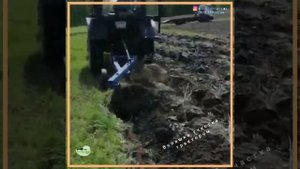 Вспашка земельного участка трактором МТЗ-82 с навесным трехкорпусным плугом.