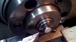 Работа на токарном станке с цанговым патроном.