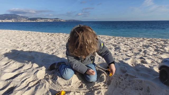 I ❤️🇫🇷 Играем, учим французский, русский, английский, 🇩🇪 . Песок. Море. Детство. (5).