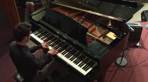 Белый снег кружится за окошком..