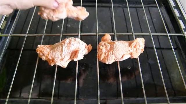 Аппетитные,хрустящие куриные крылышки в духовке.