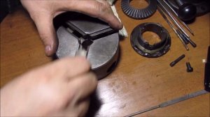 Закусывает при зажатии патрон!