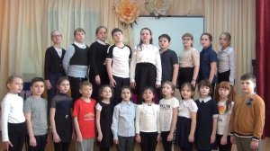 Школьный хор исполняет песню Сергея Суэтова «Шёл по лесу музыкант (лесная песенка)».