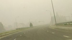 Дым в городе из за пожаров лесов в ХМАО