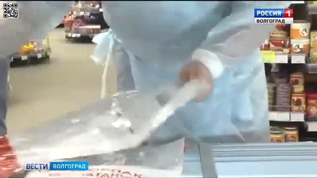Сотрудники Россельхознадзора проверяют качество продуктов в