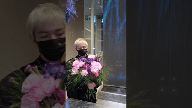 Make a French bouquet by the Seine 💐 Purple-pink bouquet @bouquet смотреть онлайн