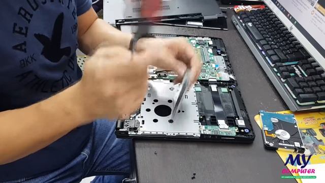 Dell inspiron 15 3000 (15-3567) ถอดเครื่องเปลี่ยน SSD смотреть онлайн