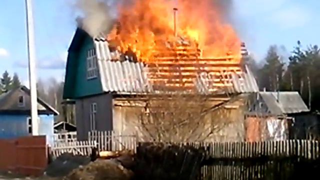 Пожар в Дырносе горит дом, май 2014 смотреть онлайн