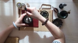 Возжигание щепки ароматной древесины.