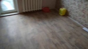 Стелим линолеум на неровный пол. ВАЖНЫЕ РЕКОМЕНДАЦИИ. Кривая стяжка от строителей.