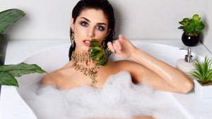 НАМЫЛИВАНИЕ ЖЕНСКОГО ТЕЛА!.mp4